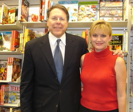 Patty Clark, GOSC Women's Programs Director, with Wayne LaPierre, Executive Vice Precident of the NRA, in Columbia, SC on July 28, 2006